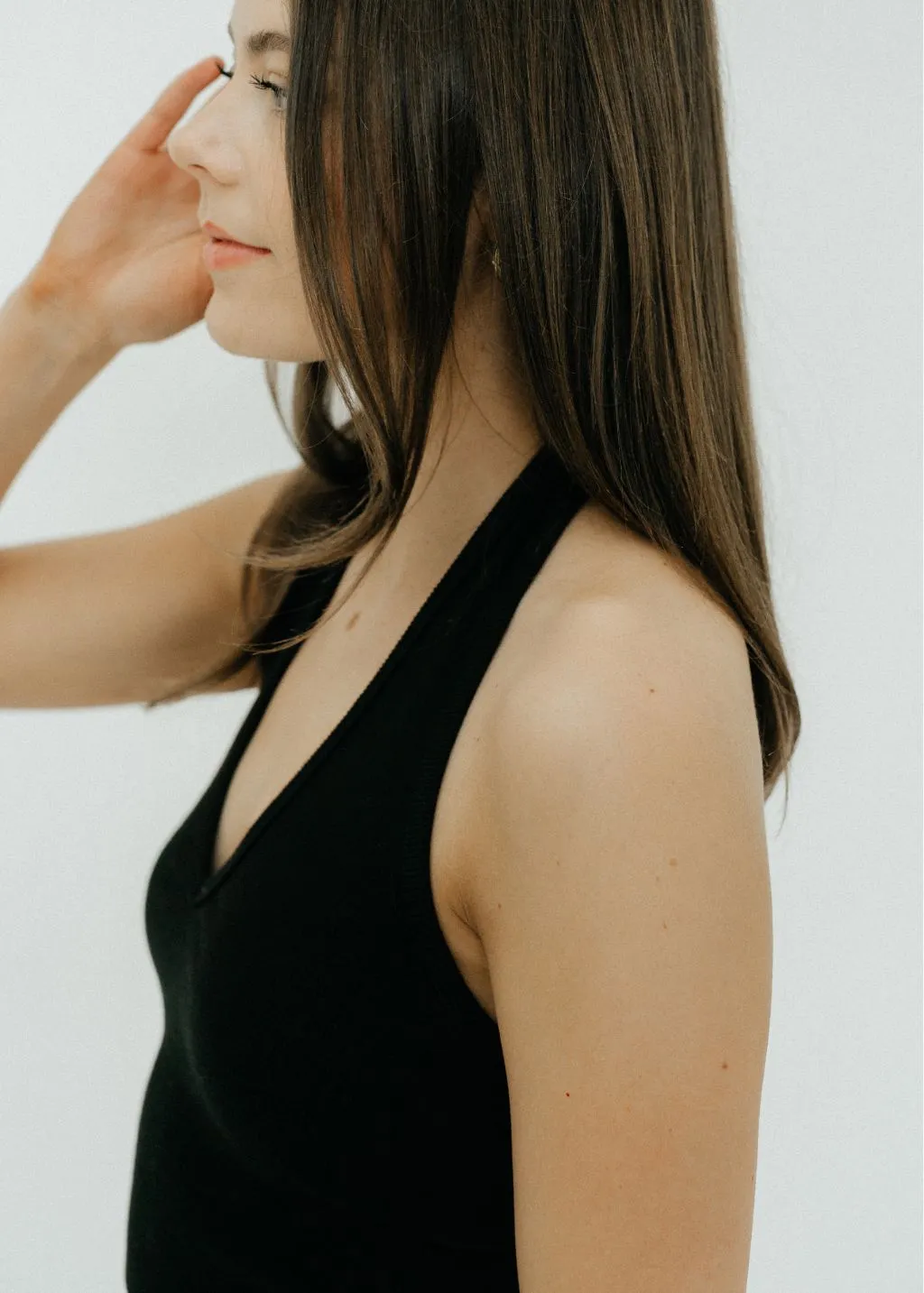 Éterne Halter Top in Black