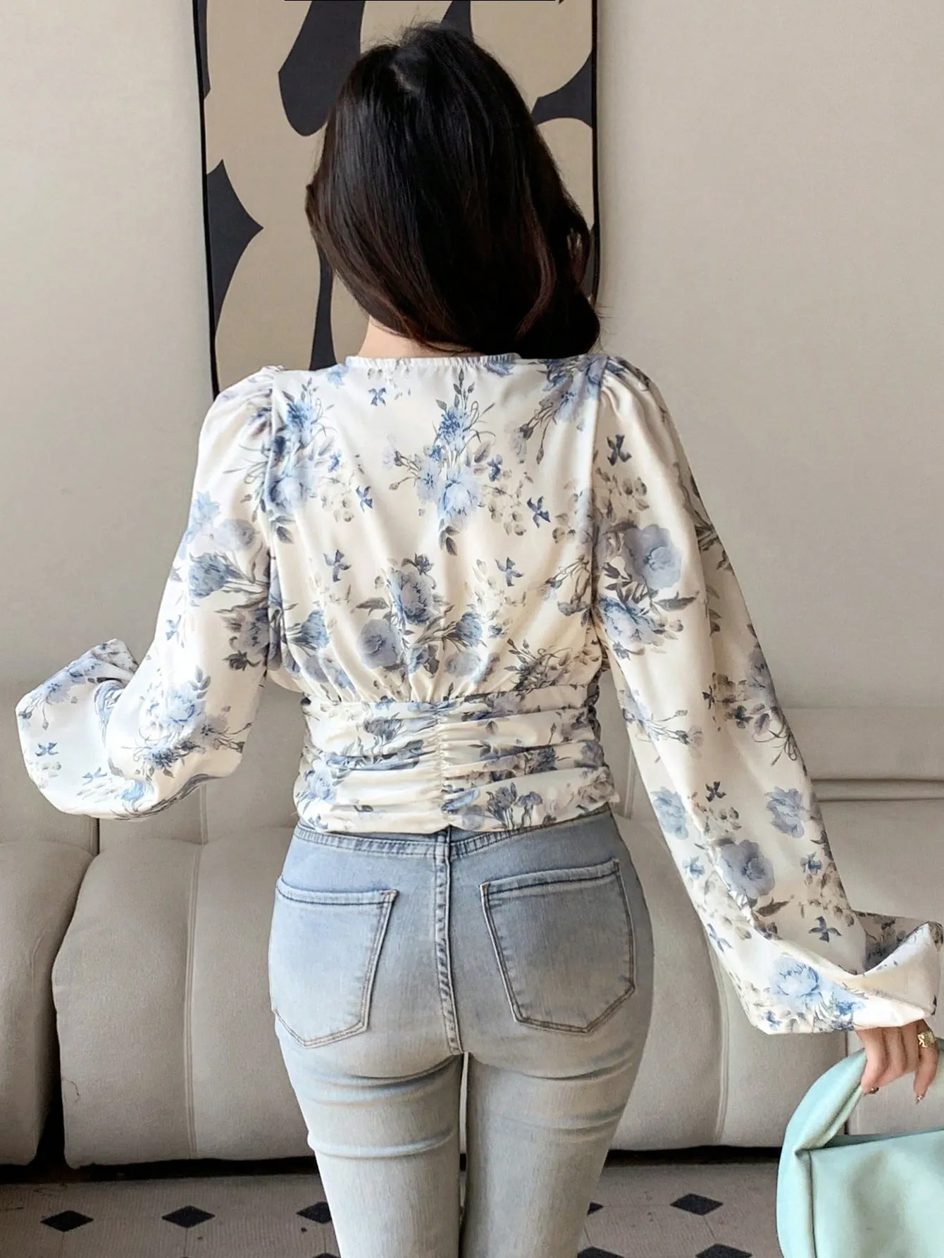 Women's Floral Print V-Neck Short Puff Sleeve Cropped Shirt With Waist-Cinching