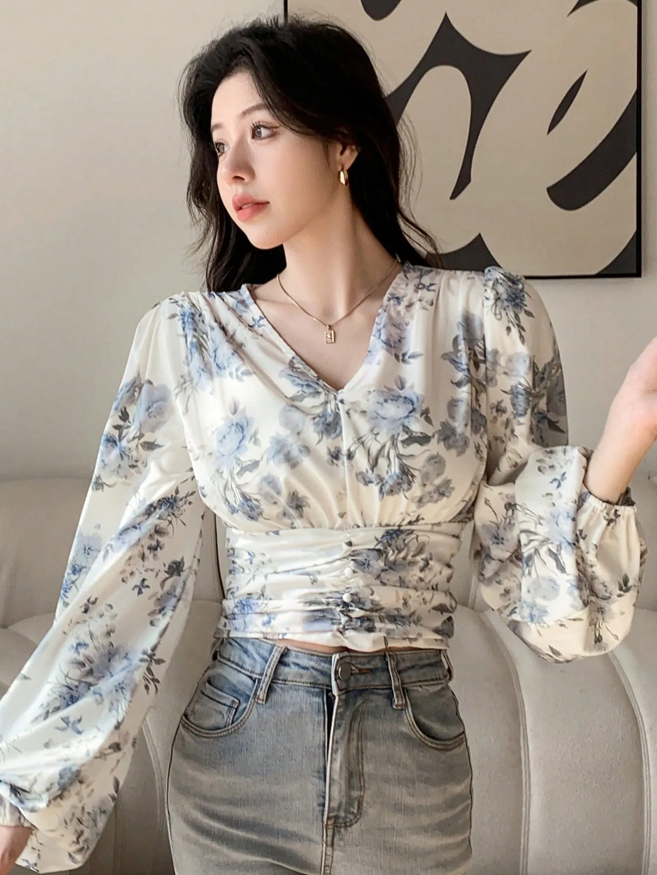 Women's Floral Print V-Neck Short Puff Sleeve Cropped Shirt With Waist-Cinching