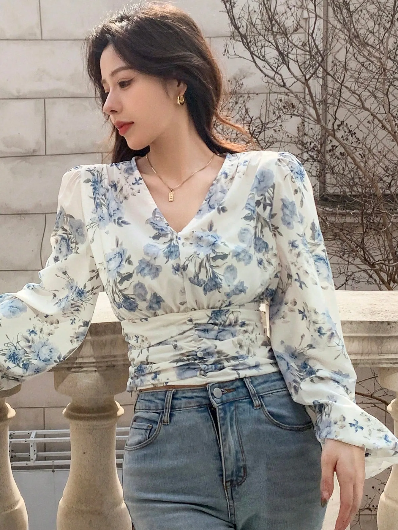 Women's Floral Print V-Neck Short Puff Sleeve Cropped Shirt With Waist-Cinching