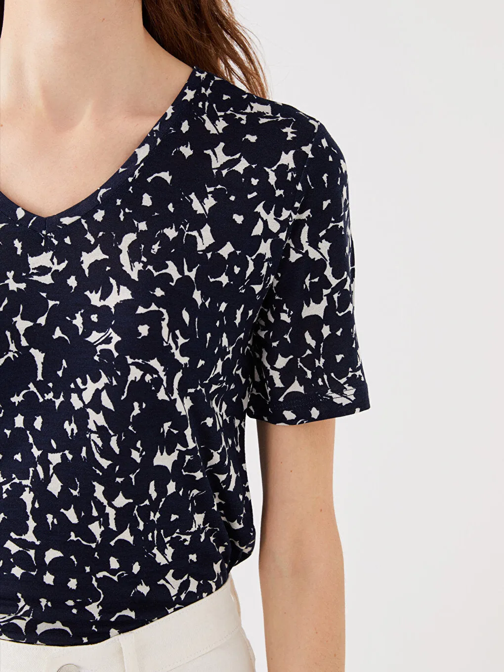Women's V-Neck Patterned Short Sleeve T-Shirt